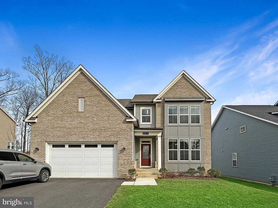 1st image of 221 Red Oak Ridge Pl