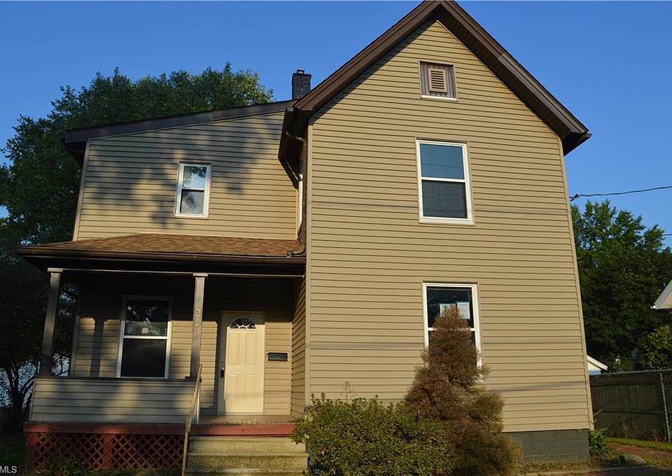 1st image of 873 9th St NE