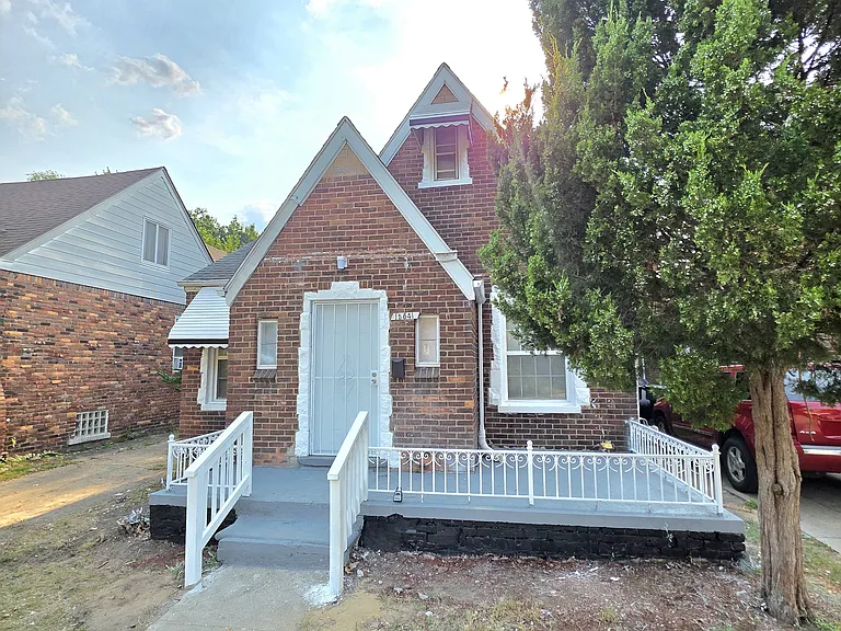 15841 Steel St — Photo 1