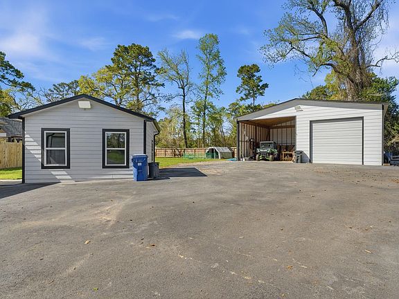 2nd image of 8526 Oakwood Dr