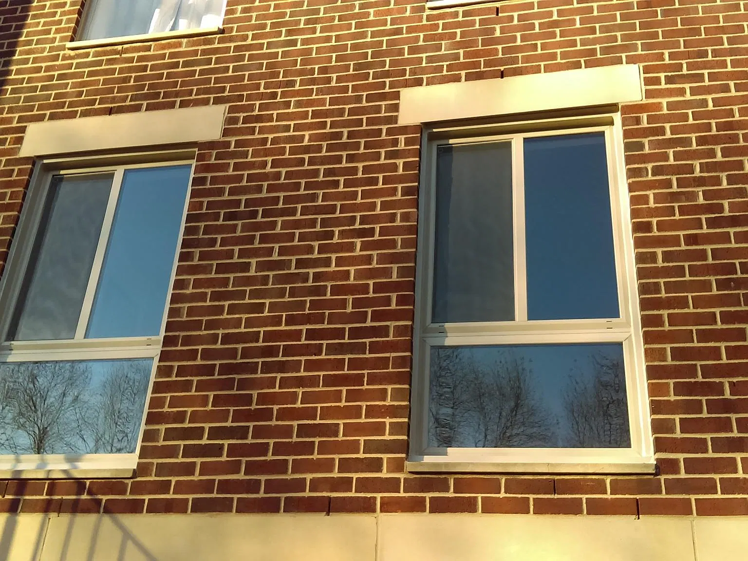 4 W Hill St — Photo 1