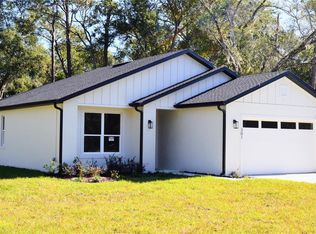 301 4th St, Geneva, FL 32732