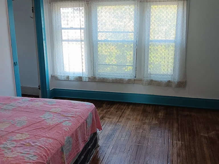 1247 Kensington Ave — Photo 5