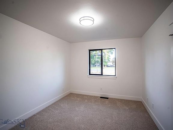 4th image of 213 N Broadway