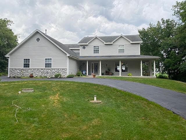 1st image of 2001 Crestwood Dr
