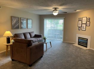 1 Oakbrook Ct #73JEGKJJY, Bloomington, IL 61704