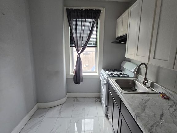 2nd image of 190 Carroll St APT 35