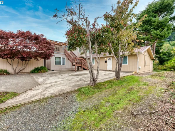 29413 Russell St, Gold Beach, OR 97444