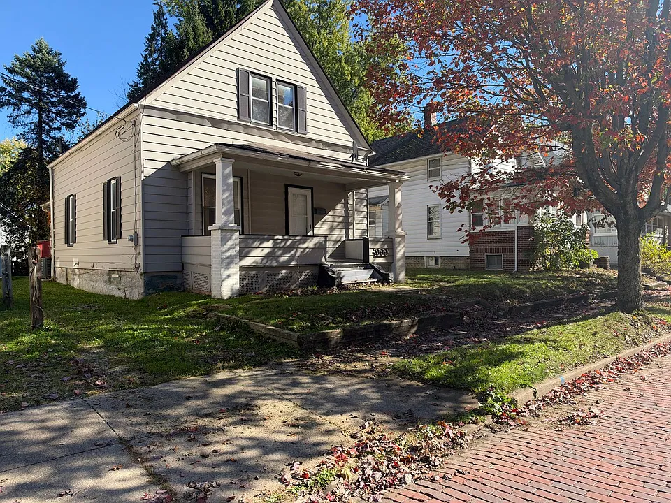 999 Collinwood Ave