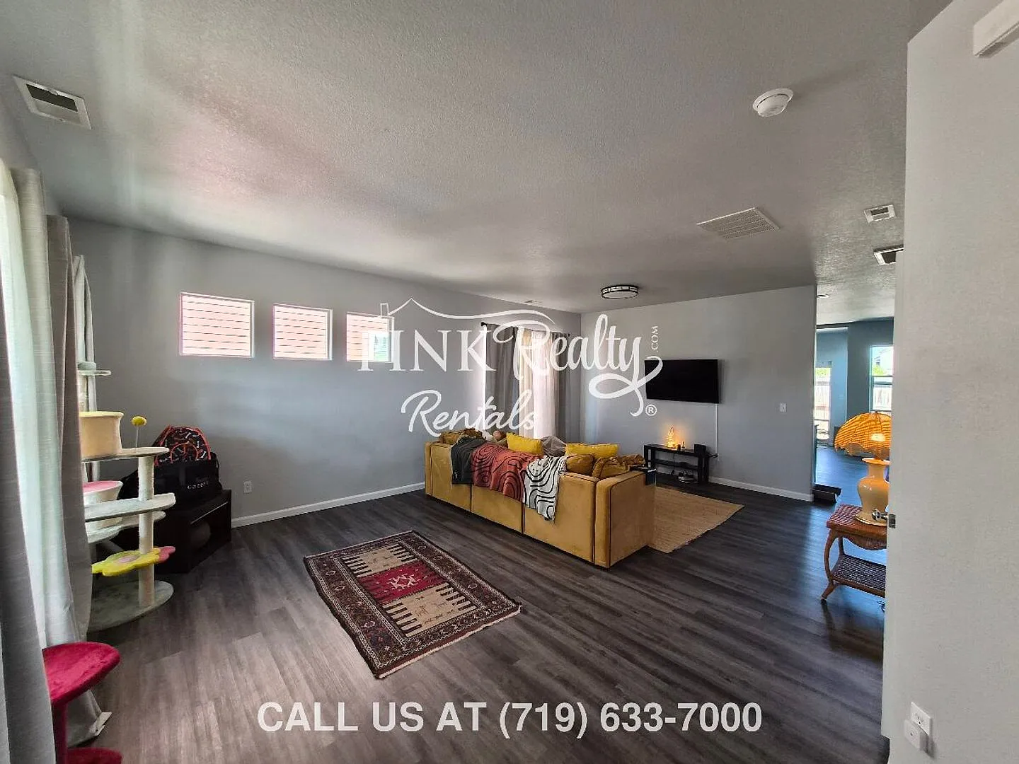 3 Bedroom Townhome with Fenced Back Yard! — Photo 3