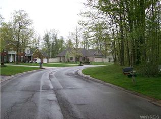 7214 Woodmore Ct, Lockport, NY 14094