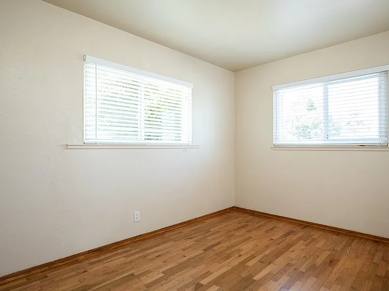 845 Terry St — Photo 9