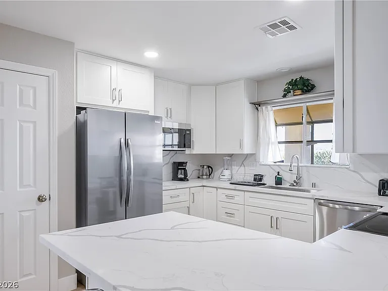 6990 W Richmar Ave — Photo 15
