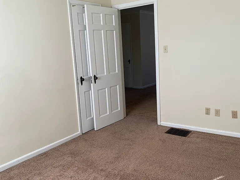 918 Kenwick Rd #D — Photo 10