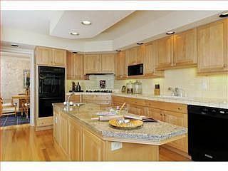 4th image of 3 Biltmore Ln