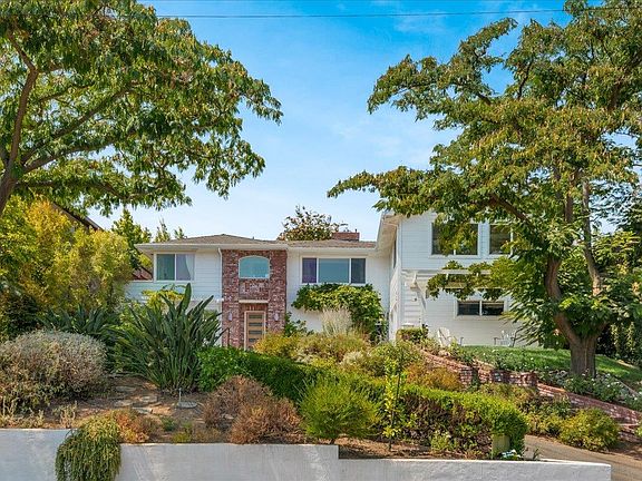 4th image of 639 San Benito Ave