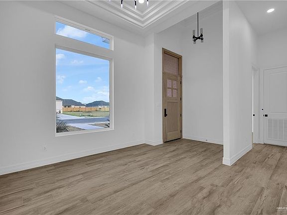 4th image of 531 Demi St