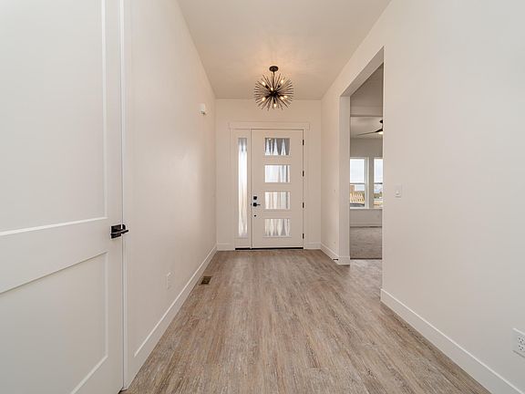 3rd image of 364 Aiguille Dr
