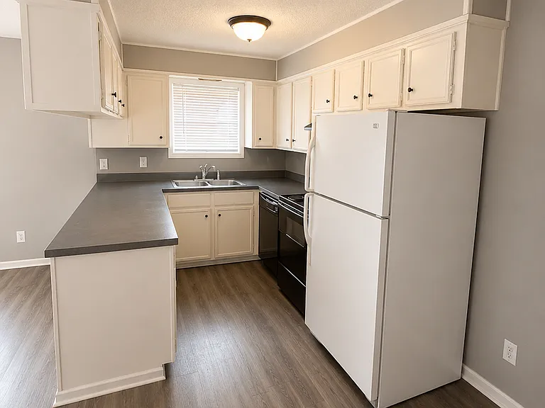 501 Westlawn Dr #28 — Photo 3