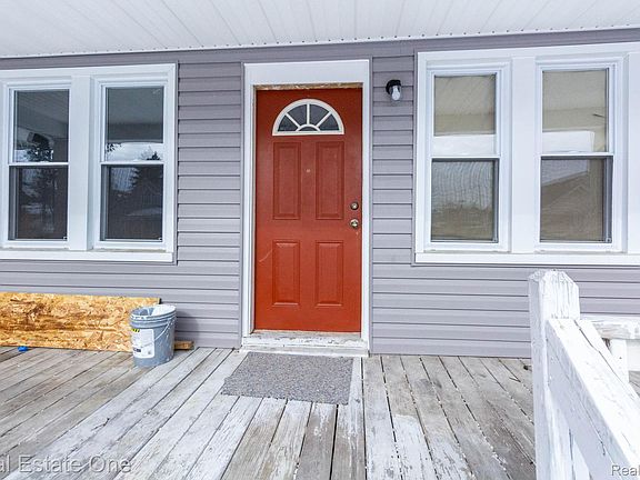 3rd image of 8704 Smart St