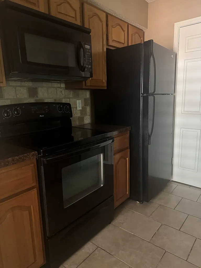 1 bed, 1.0 bath, 621 sqft, $1,200 — Photo 3