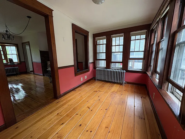 8 Maple St — Photo 1