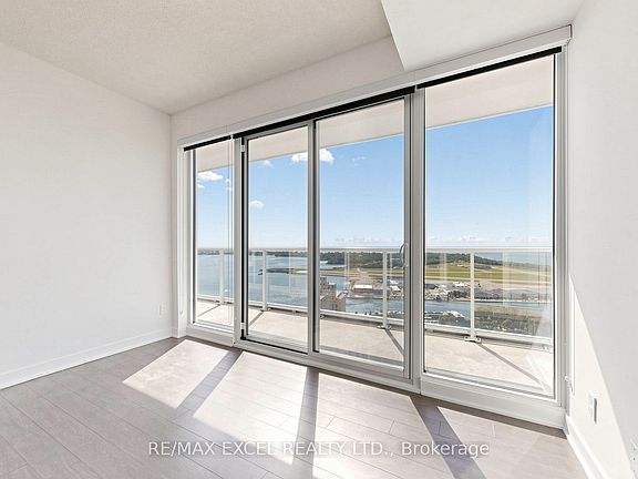 3rd image of 17 Bathurst St #4002