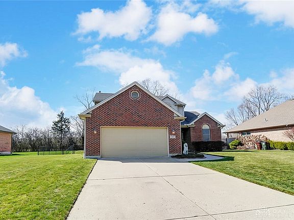 3rd image of 121 Megan Ln