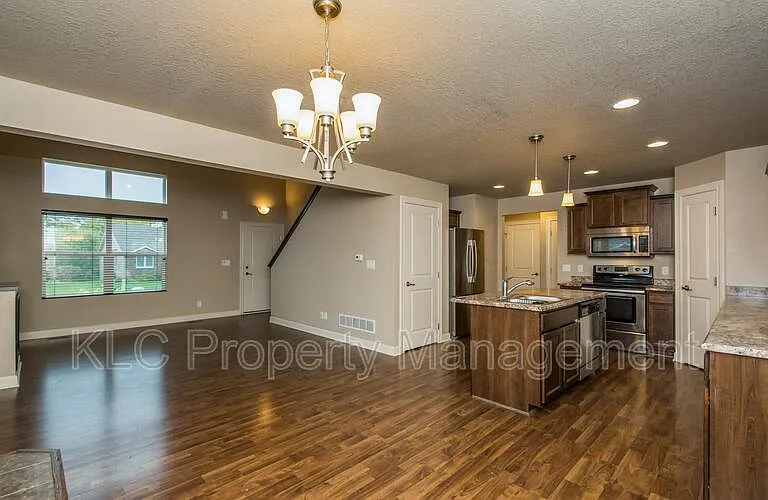 3500 Park Side Dr — Photo 3