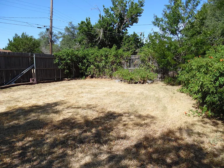 2409 22nd St — Photo 12