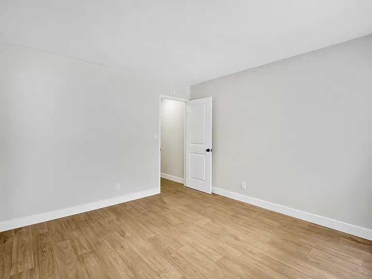8127 Stewart and Gray — Photo 11