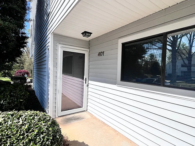 401 Century Ct — Photo 2