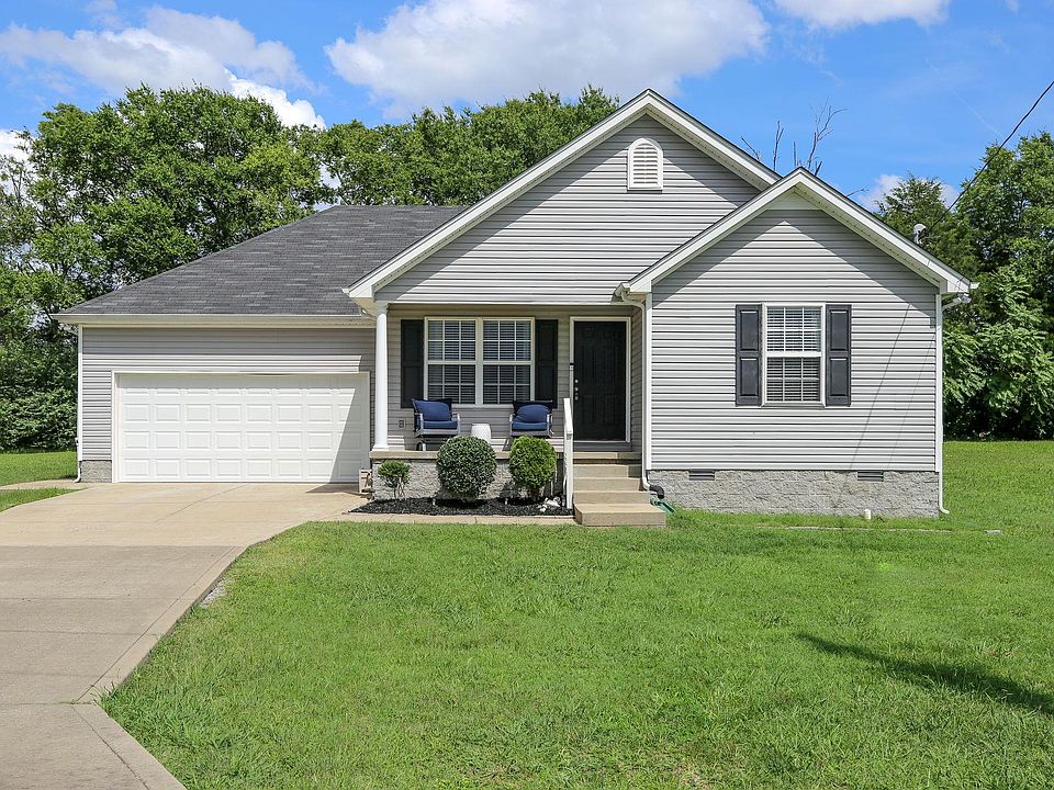 2nd image of 100 Oleander Ln