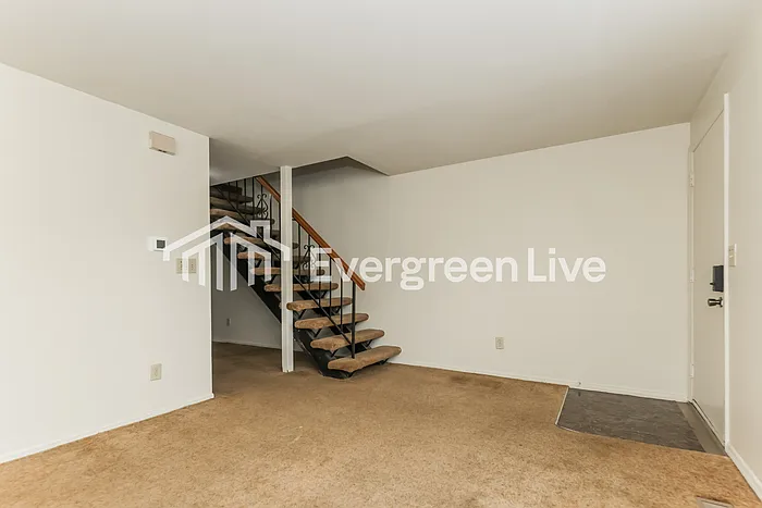 7677 Mount Hood Dr — Photo 3