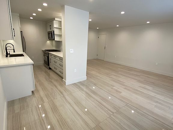 4th image of 3380 Vinton Ave #108