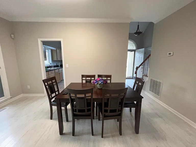 321 Maryland Ave — Photo 4