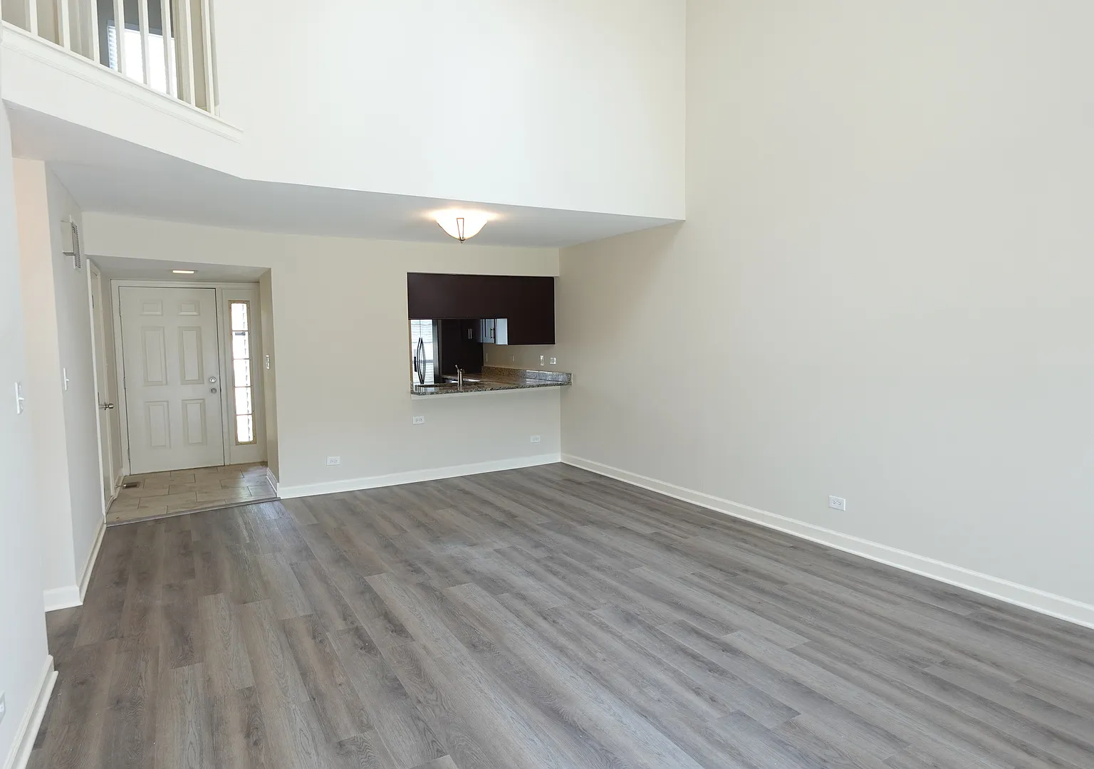 4 bed, 1952 sqft, $2,795 — Photo 4
