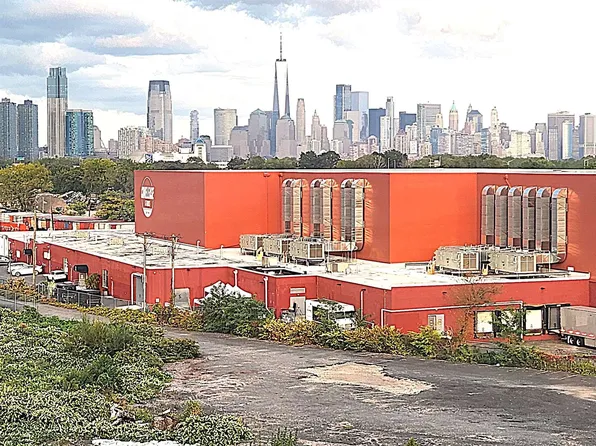 708 Garfield Avenue image 1 of 32