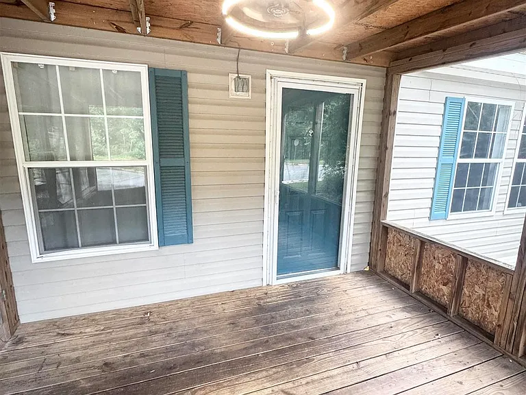1002 Mills Ave — Photo 4