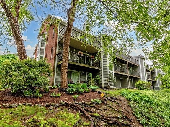 3rd image of 22 N Stone Mill Dr #1111