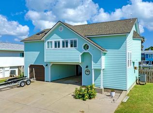 20 Flamingo Rd, Rockport, TX 78382