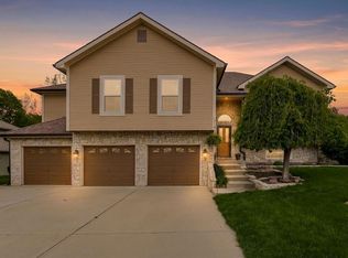 1218 Wildwood St, Leavenworth, KS 66048