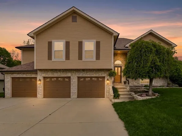 1218 Wildwood St, Leavenworth, KS 66048