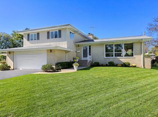 1040 Terrace Ln, Glenview, IL 60025