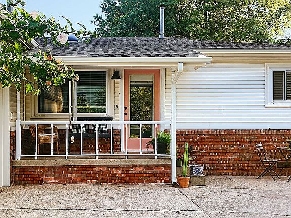 2nd image of 521 E Fort Worth Dr S