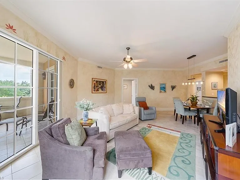 5068 Annunciation Cir #4210 — Photo 7