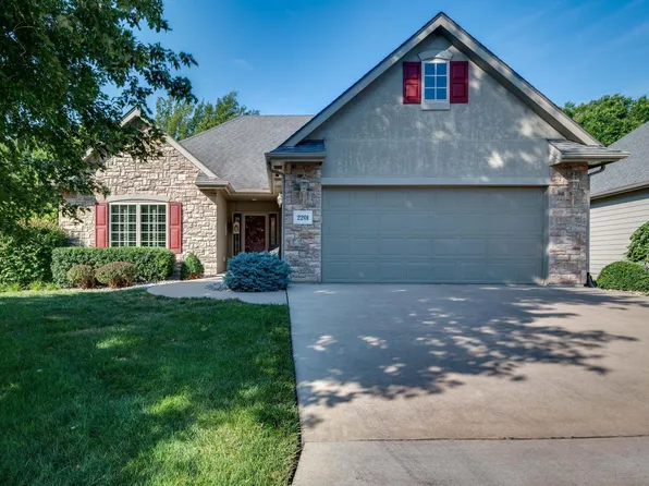 2201 SW Millers Glen Dr, Topeka, KS 66614