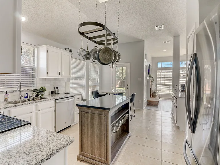6302 Mount Vernon Dr — Photo 16