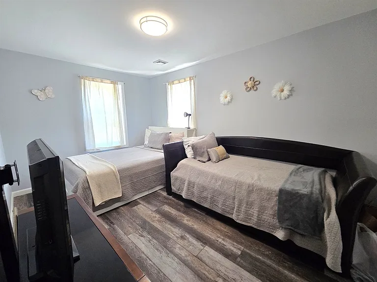 276 Sumner St #2 — Photo 17