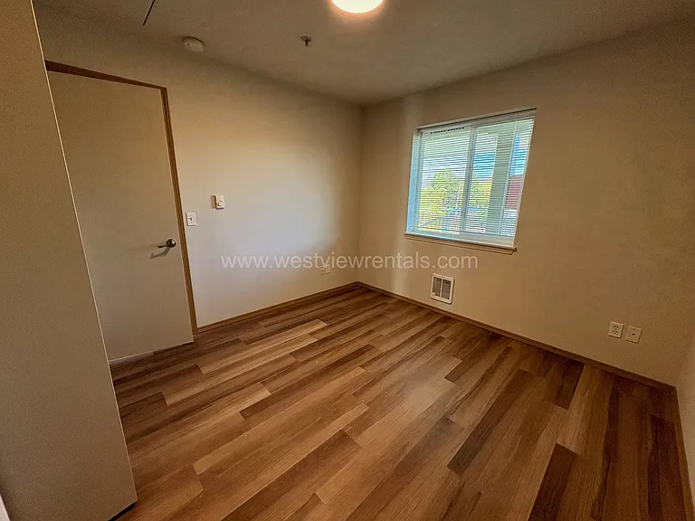 135-139 Prince Ave — Photo 351